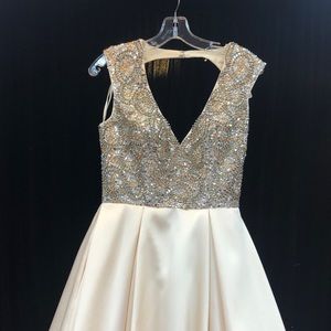 NWT MAC DUGGAL DRESS WITH POCKETS